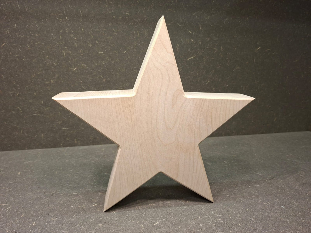 Handgefertigter Holzstern aus geöltem Lindenholz zum Aufstellen als natürliche Weihnachtsdekoration.