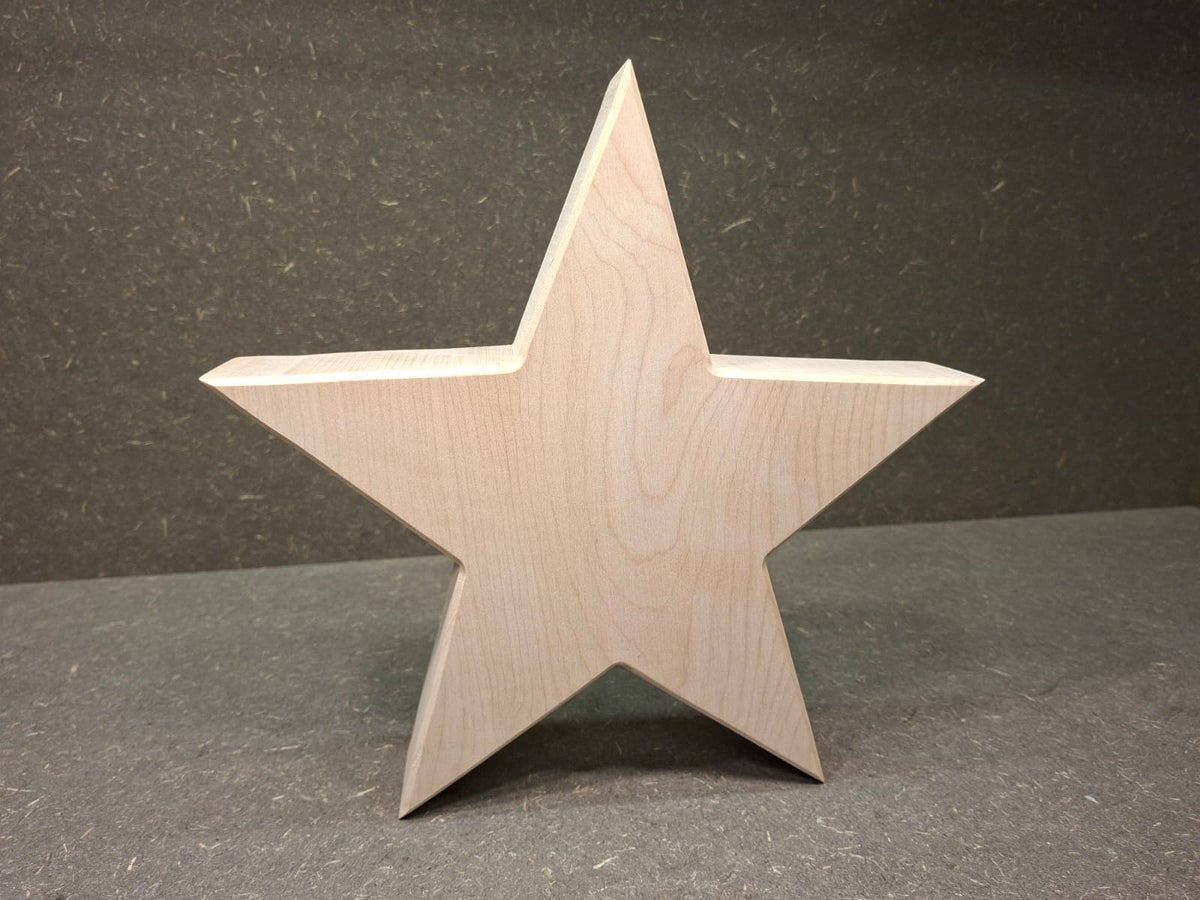 Handgefertigter Holzstern aus geöltem Lindenholz zum Aufstellen als natürliche Weihnachtsdekoration.