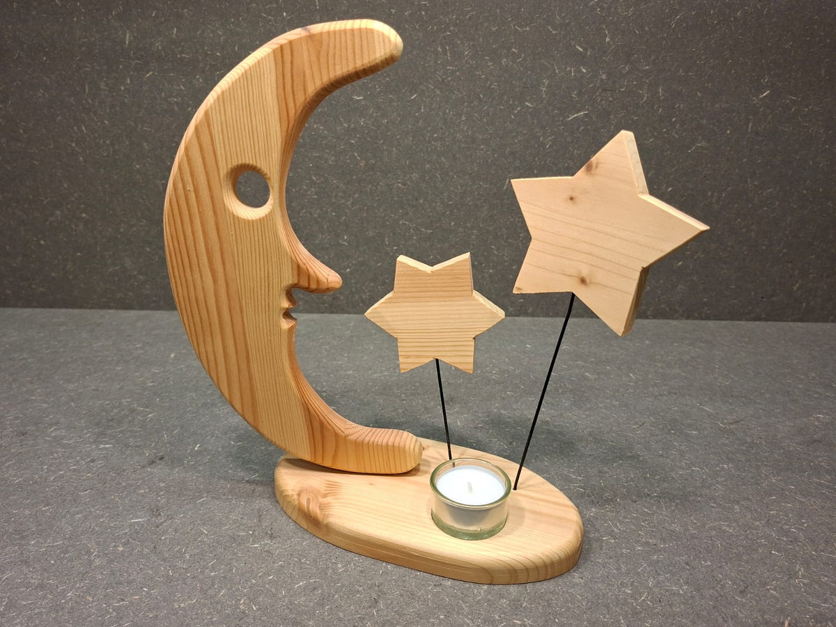 Handgefertigter Holzmond mit Sternen und Teelicht aus Fichten- und Kiefernholz.
6 Zacken/ Spitzen