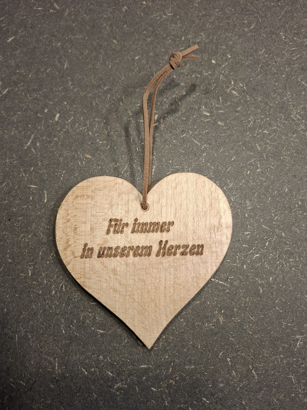 Herz mit Band zum hängen und Wunschgravur 