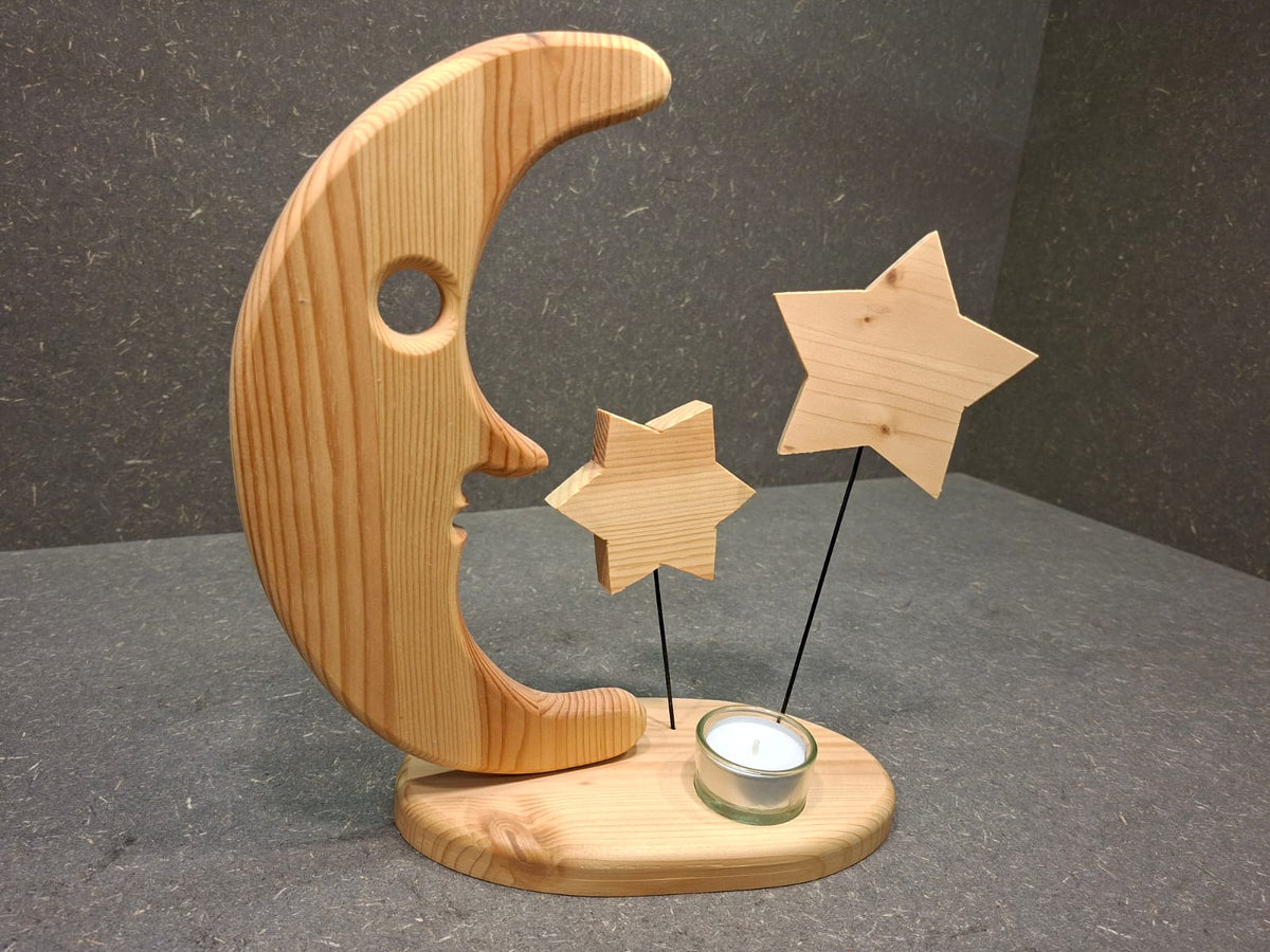 Handgefertigter Holzmond mit Sternen und Teelicht aus Fichten- und Kiefernholz.
6 Zacken/ Spitzen