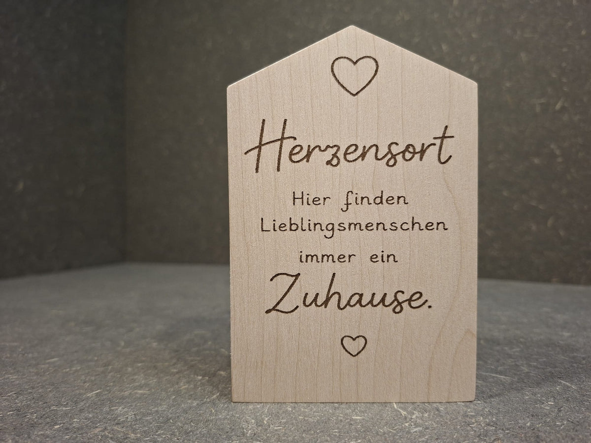Dekohaus aus Ahornholz. Herzensort - Hier finden Lieblingsmenschen immer ein Zuhause.