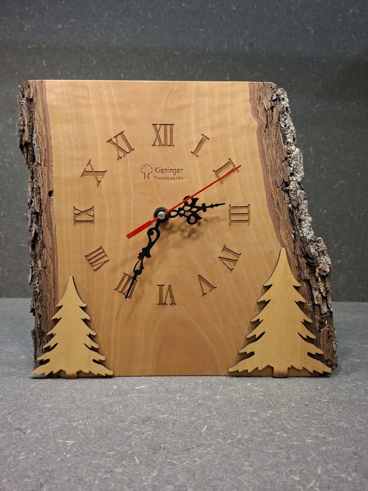 Wanduhr Schwarzwald Natur aus Holz | Handgefertigt