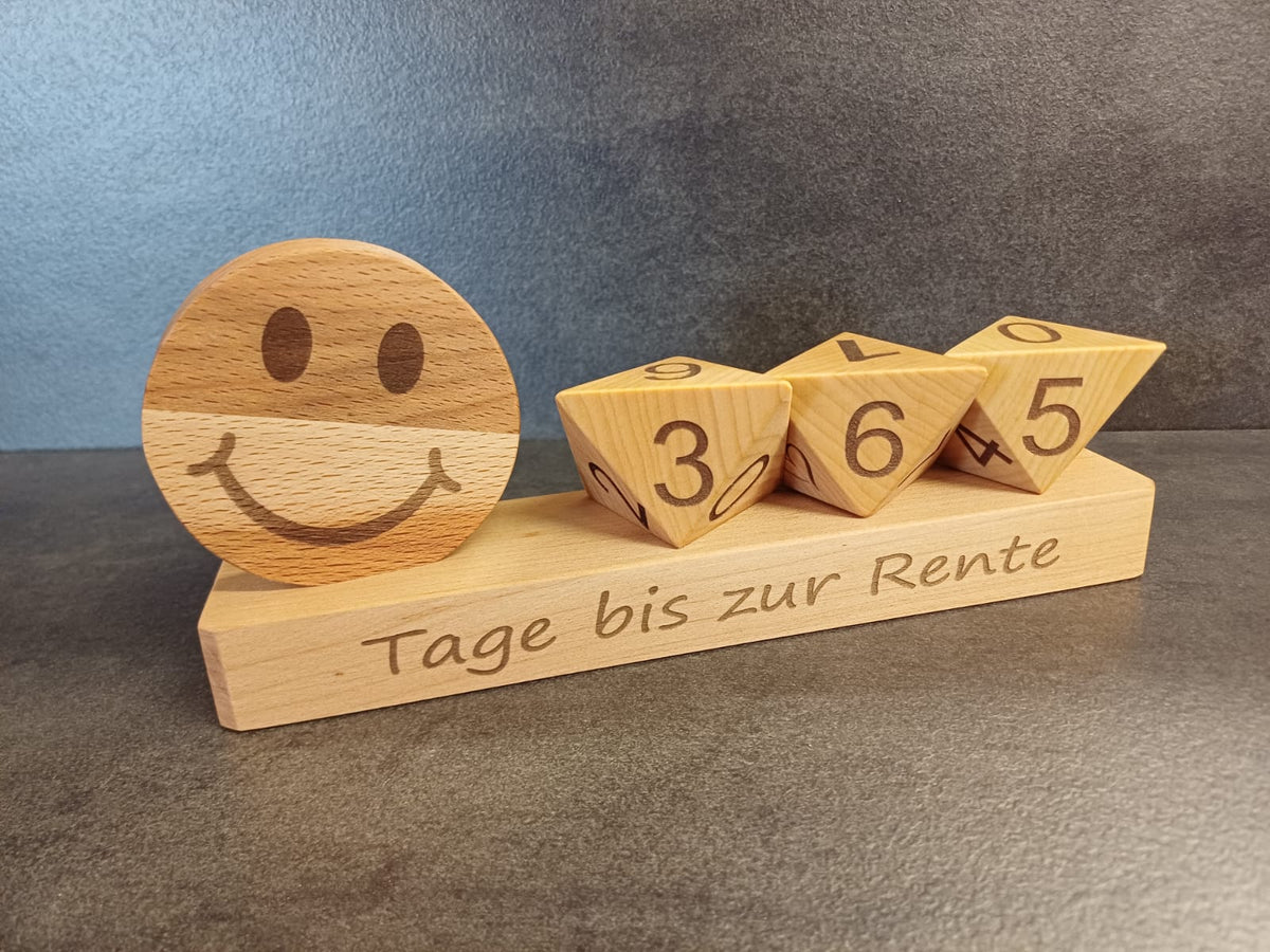 Handgefertigter Countdown-Zähler aus Buche-Leimholz mit drei Zahlenwürfeln und Wunschgravur. Ideal für Weihnachten, Rente, Urlaub und viele weitere Anlässe.