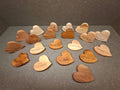 Handgefertigtes Holzherz aus heimischen Hölzern mit verschiedenen Gravurmotiven.