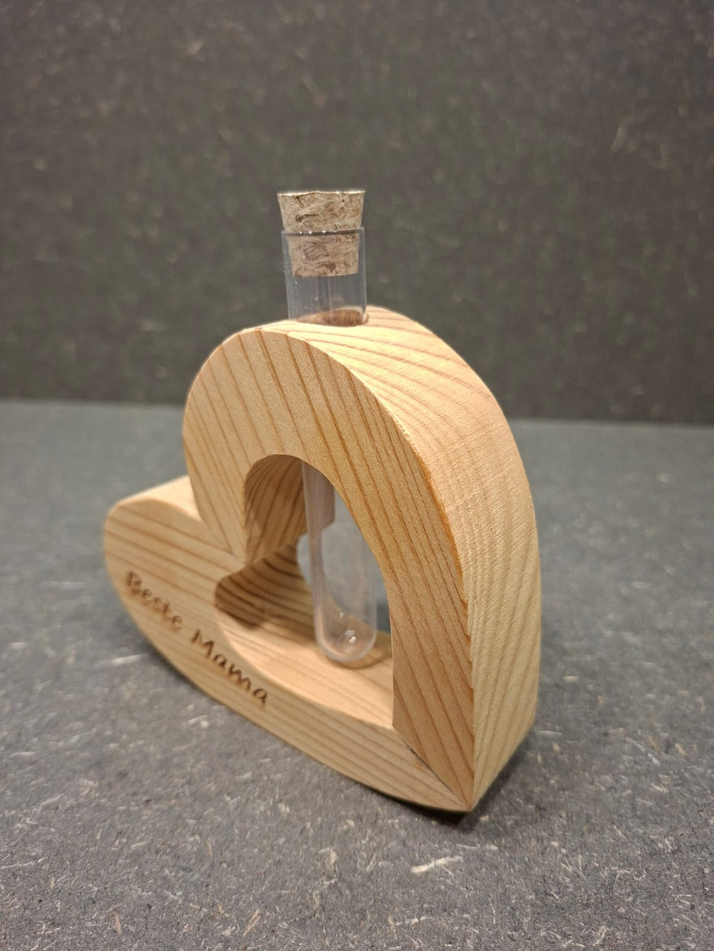 Muttertagsherz aus Holz mit Vase