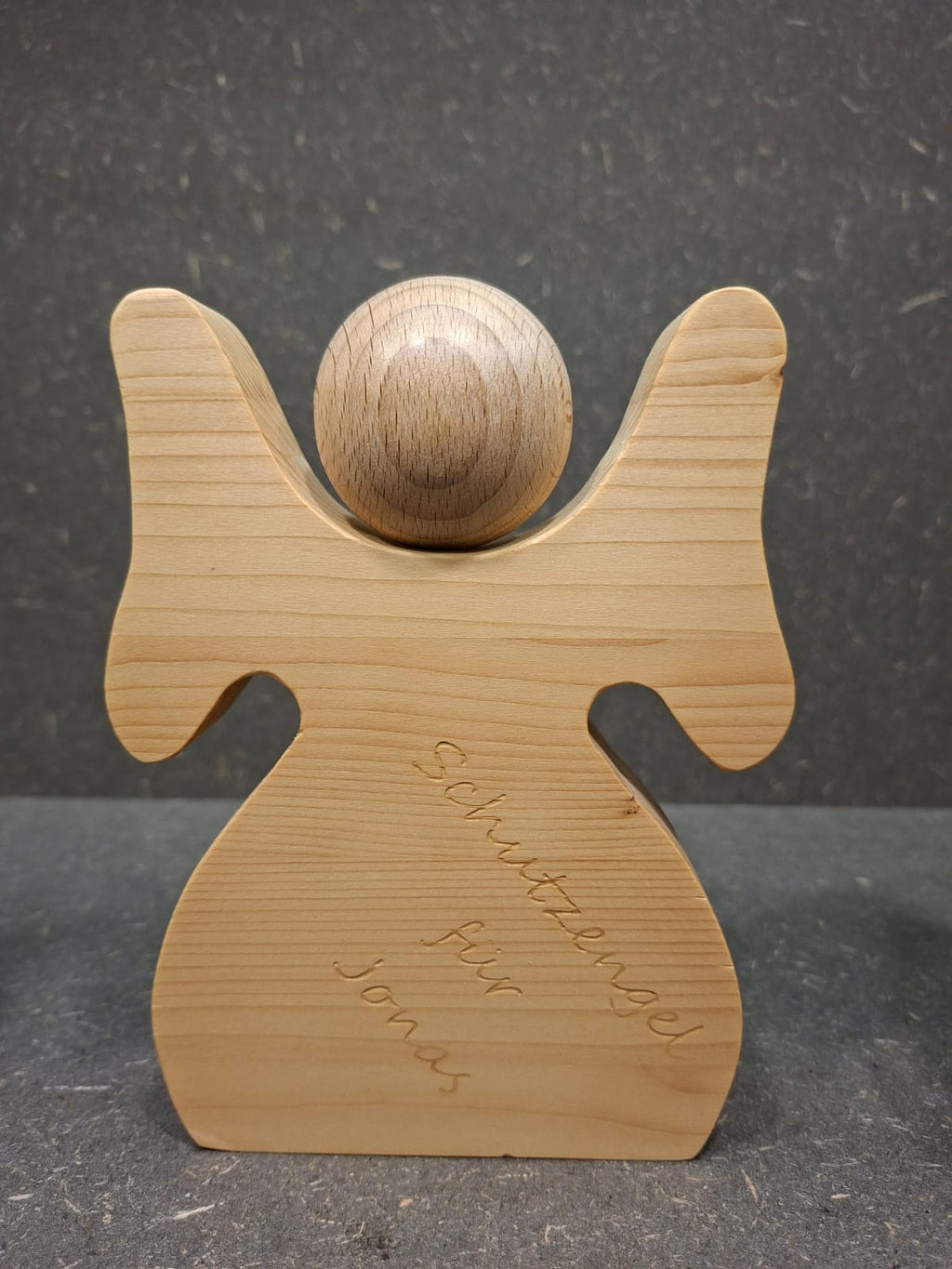 Personalisierter Schutzengel aus Holz | Geschenk zur Taufe & Geburt