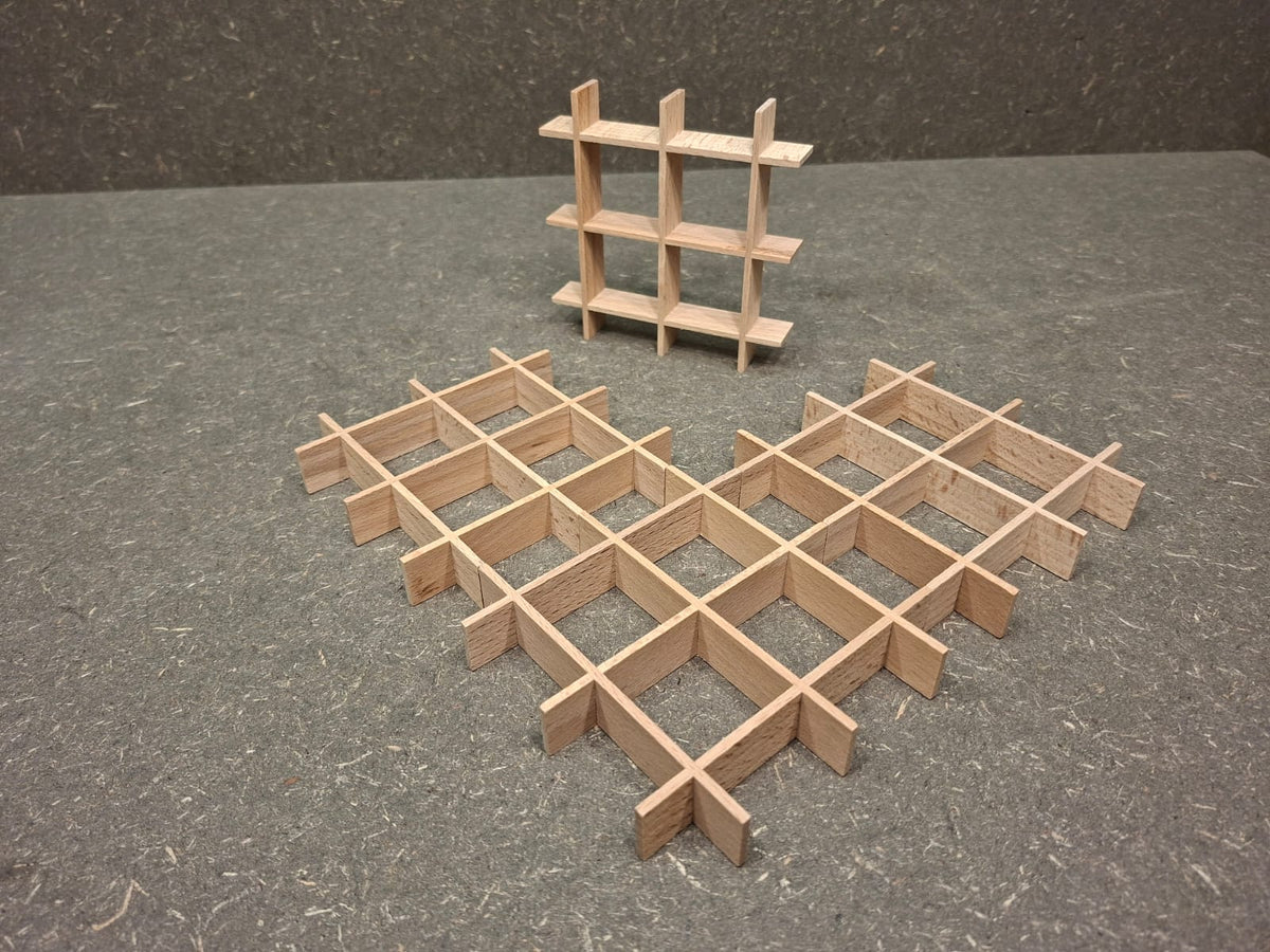 Handgefertigte Topfuntersetzer aus Buchenholz – flexibler Untersetzer mit Holzkugeln und 4er Set.